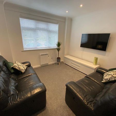 Modern 2 Bedroom Apartment, With Car Parking. Bitton Exterior photo