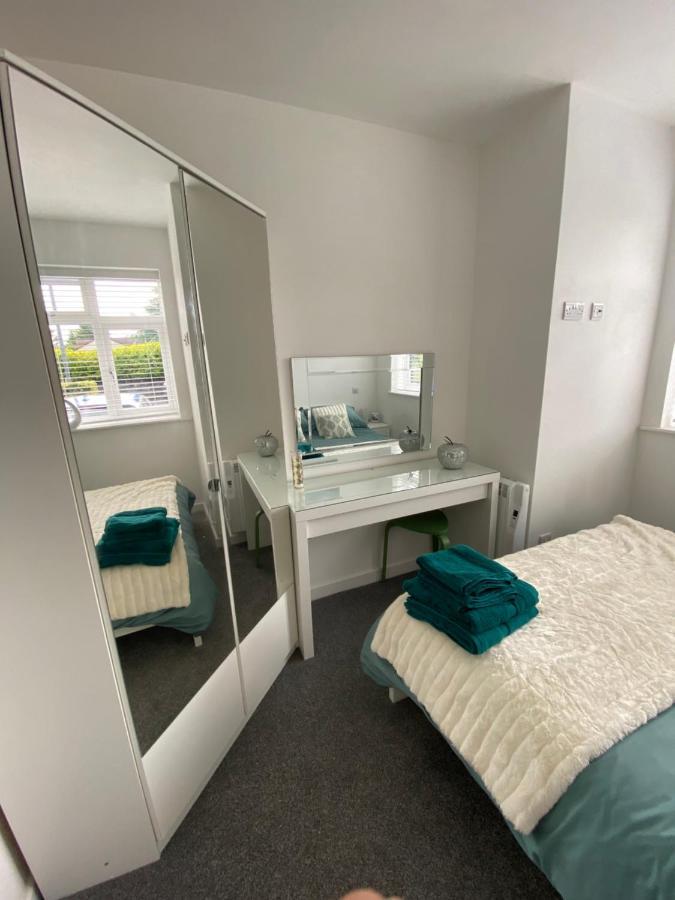 Modern 2 Bedroom Apartment, With Car Parking. Bitton Exterior photo